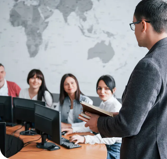Hombre de negocios aprendiendo inglés
